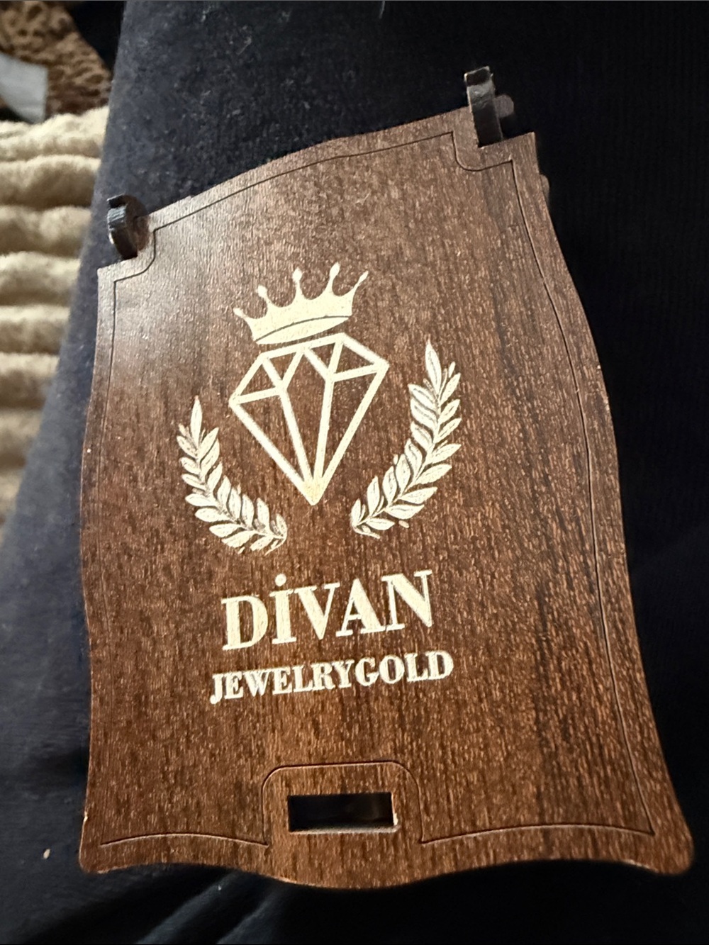 DIVAN JewelryGold Women's Necklace – Gold Tone Elegant Pendant